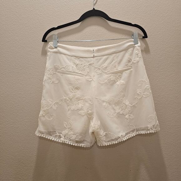 NWOT Zara White Lace Overlay Shorts Size Small - Picture 4 of 5